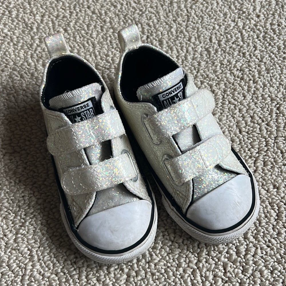 Girls converse